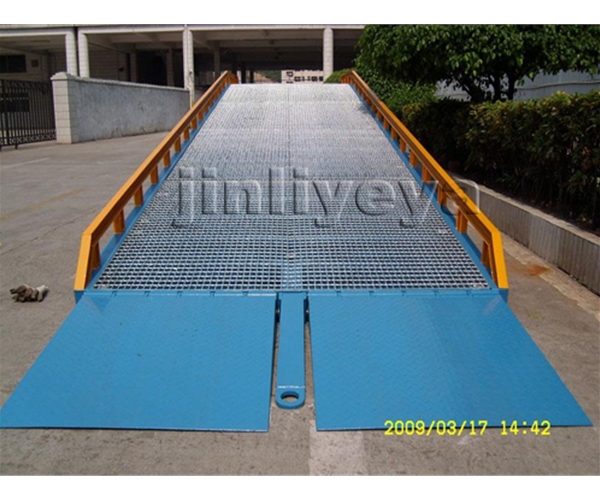移動(dòng)式登車(chē)橋廠家